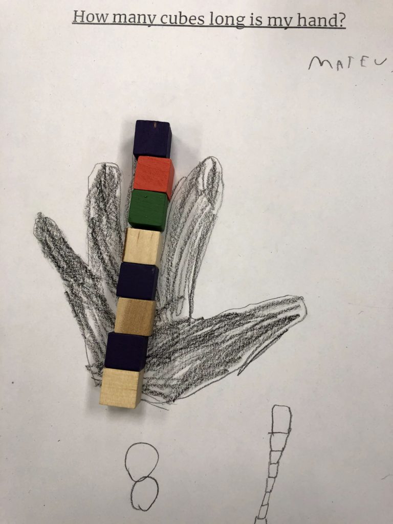 Measuring hands with blocks in Kindergarten 